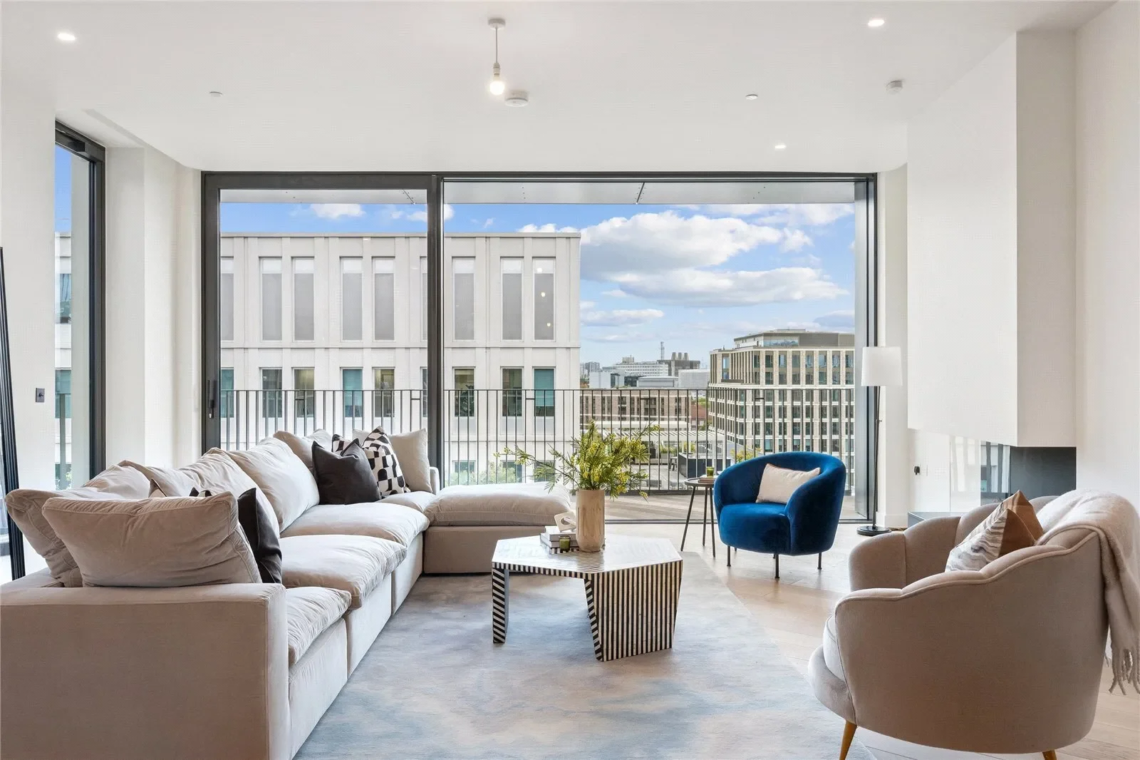 Wood Crescent, Television Centre, White City, London, London, England, United Kingdom. - Photo 18