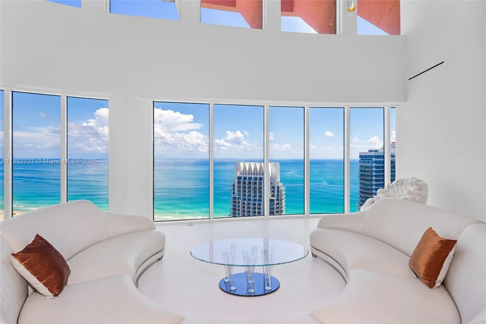 300 S Pointe Dr PH-5, Miami Beach, Florida, United States. - Photo 18