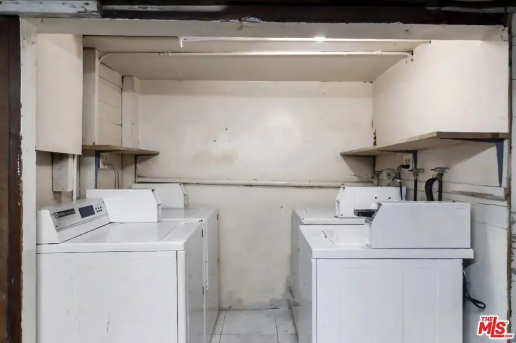225 W Adams Boulevard, Los Angeles, California, United States. - Photo 20