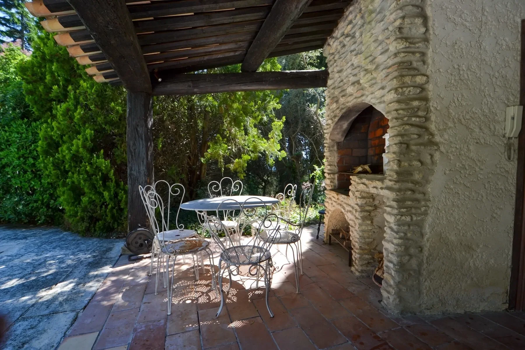 Exterior photo 5