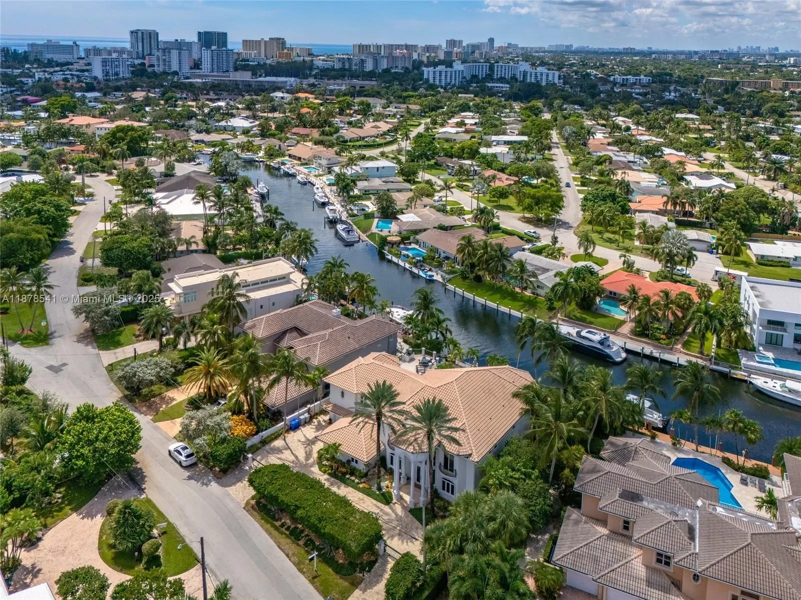 2770 NE 23rd St, Hillsboro Beach, Florida, United States. - Photo 47