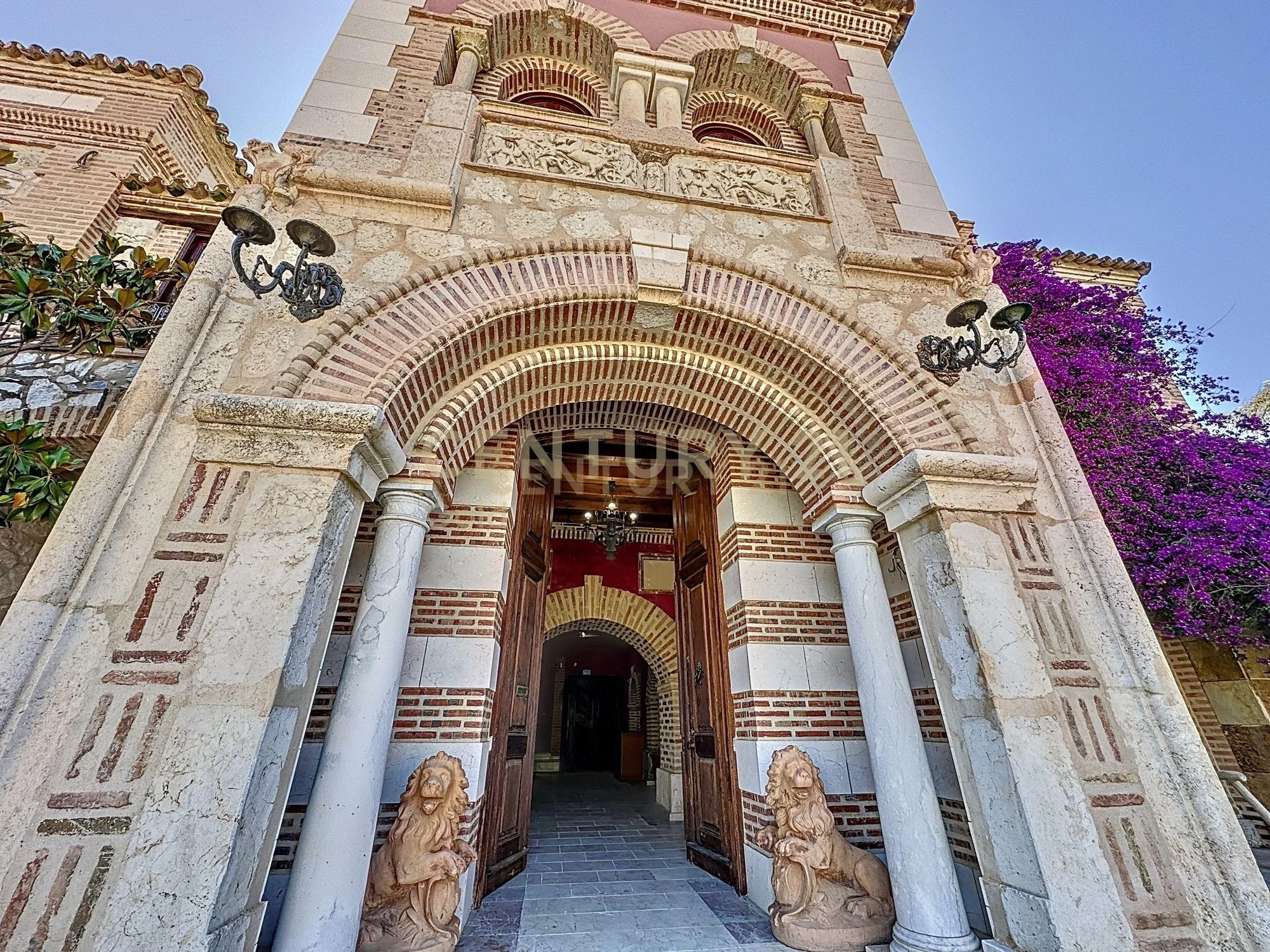 Exterior photo 4