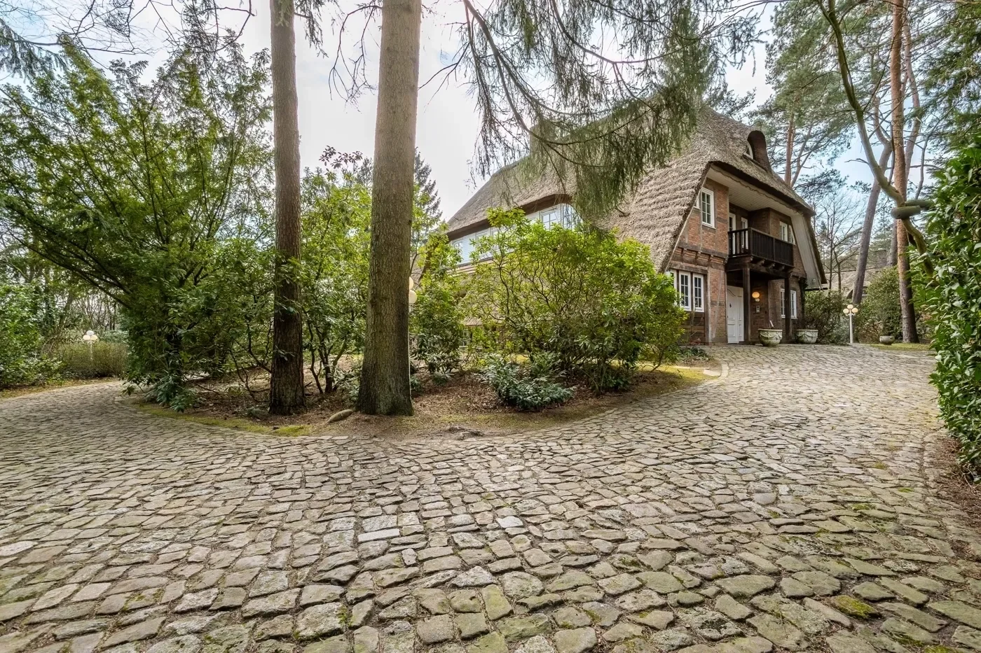 Exterior photo 6