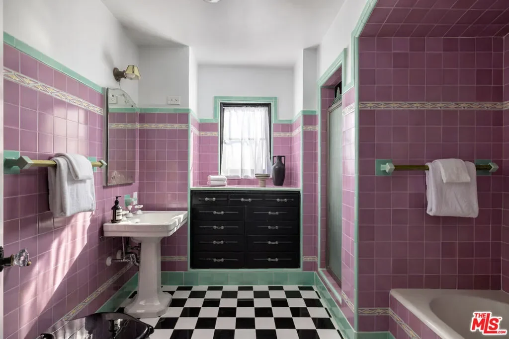 5470 Los Feliz Boulevard, Los Angeles, California, United States. - Photo 27