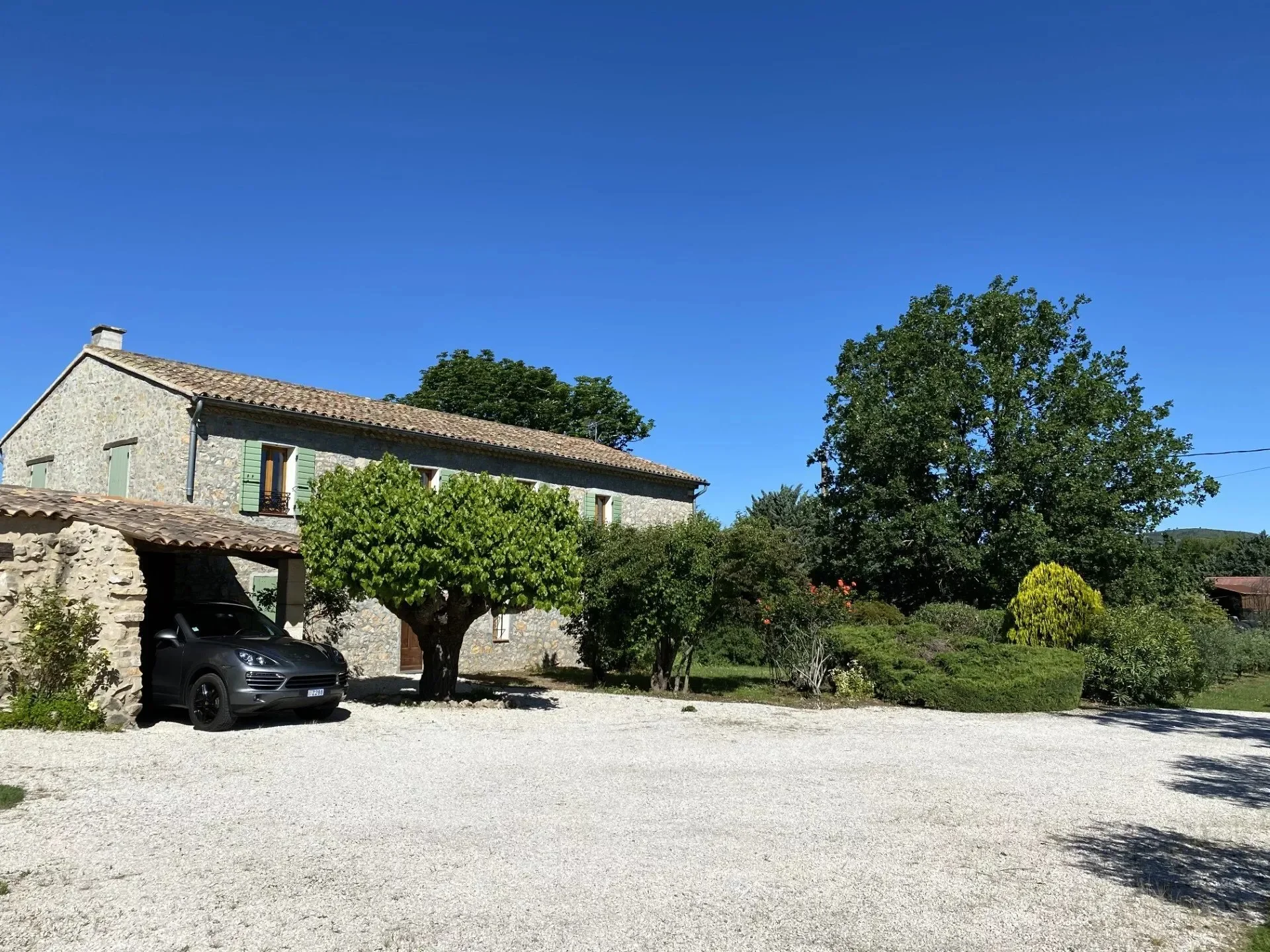 Exterior photo 2