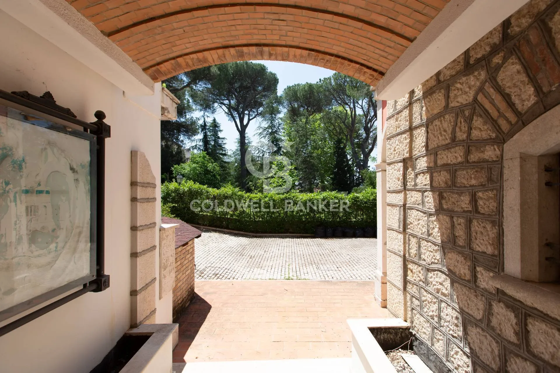 via IV novembre 22, Campobasso, Molise, Italy. - Photo 46