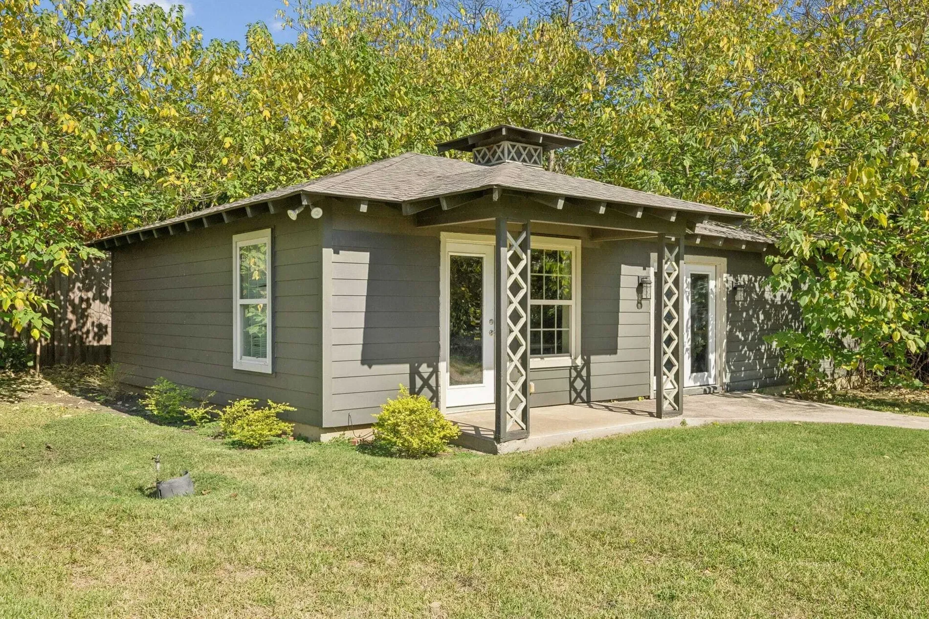 Exterior photo 7