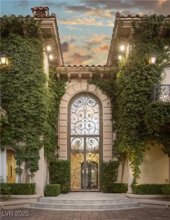 9017 Grove Crest Lane, Las Vegas, Nevada, United States. - Photo 40