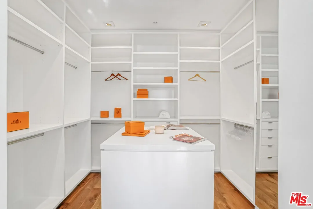 1116 Linda Flora Dr, Los Angeles, California, United States. - Photo 28