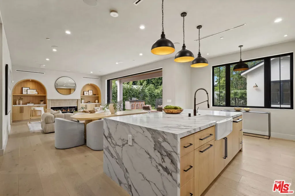 11317 Valley Spring Lane, Los Angeles, California, United States. - Photo 9