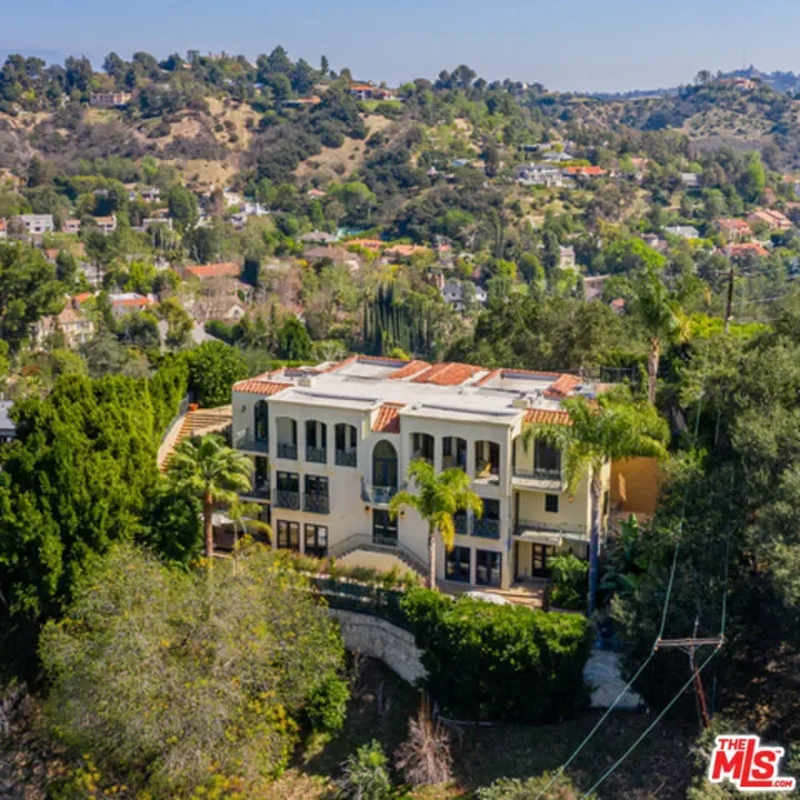 3110 Benedict Canyon Drive, Beverly Hills, California, United States. - Photo 9