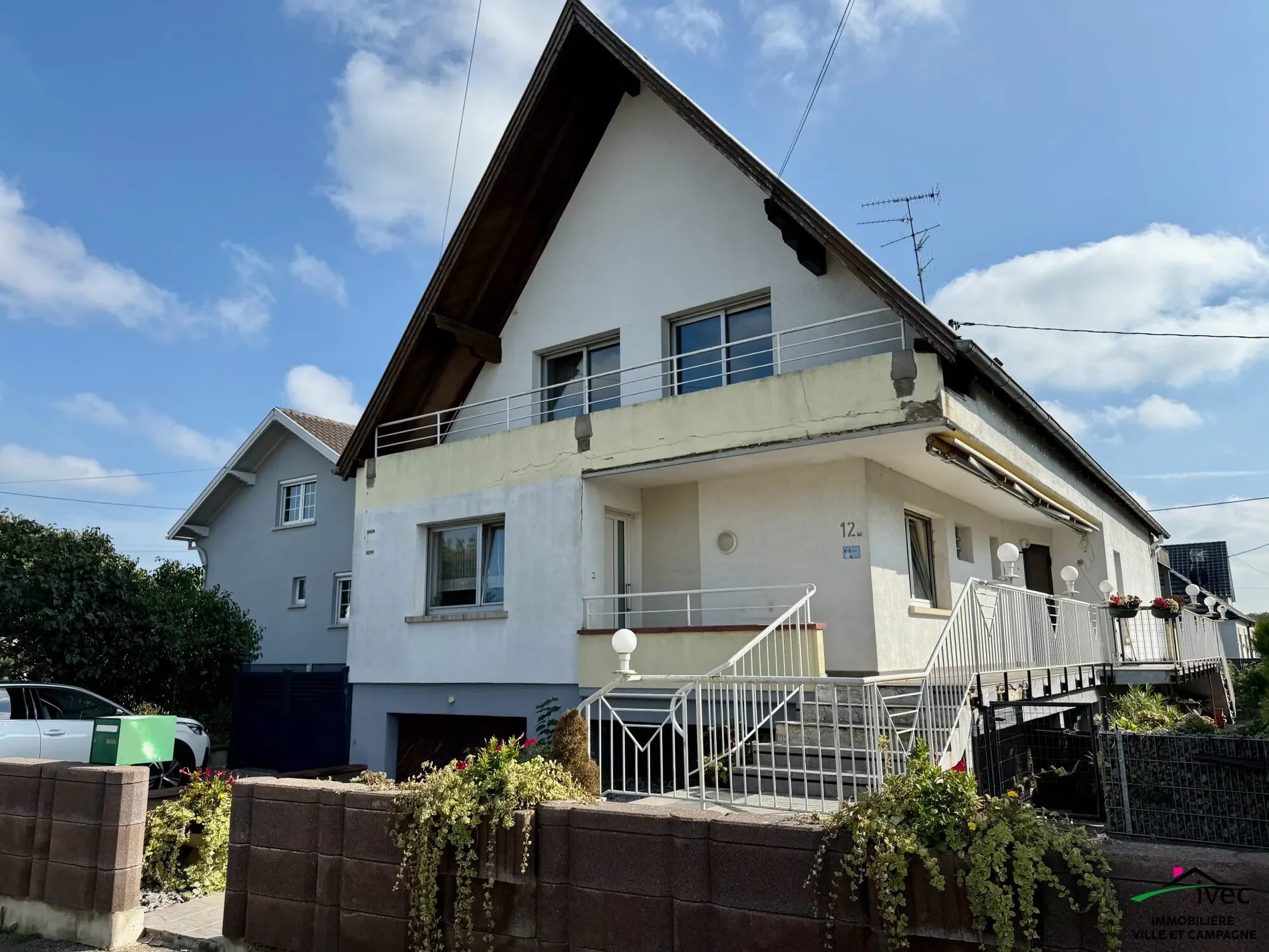 Exterior photo 4