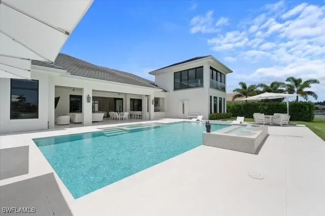 Exterior photo 8