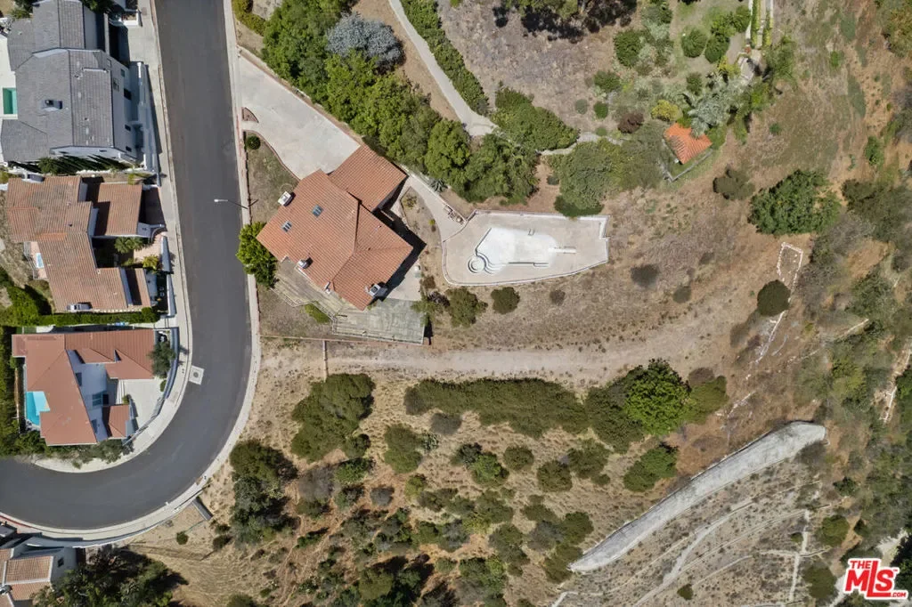 1842 N Crescent Heights Boulevard, Los Angeles, California, United States. - Photo 16
