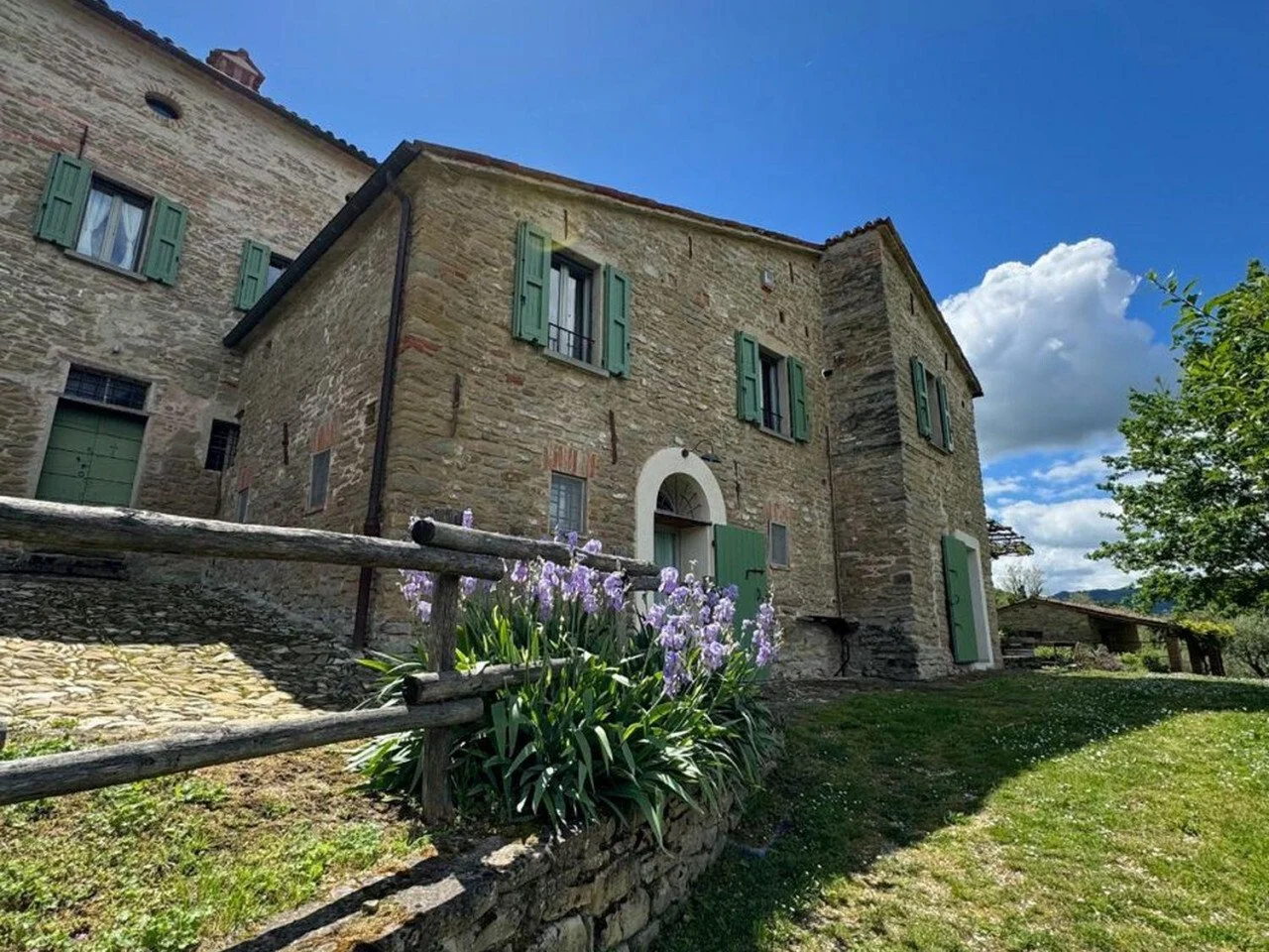 Exterior photo 4
