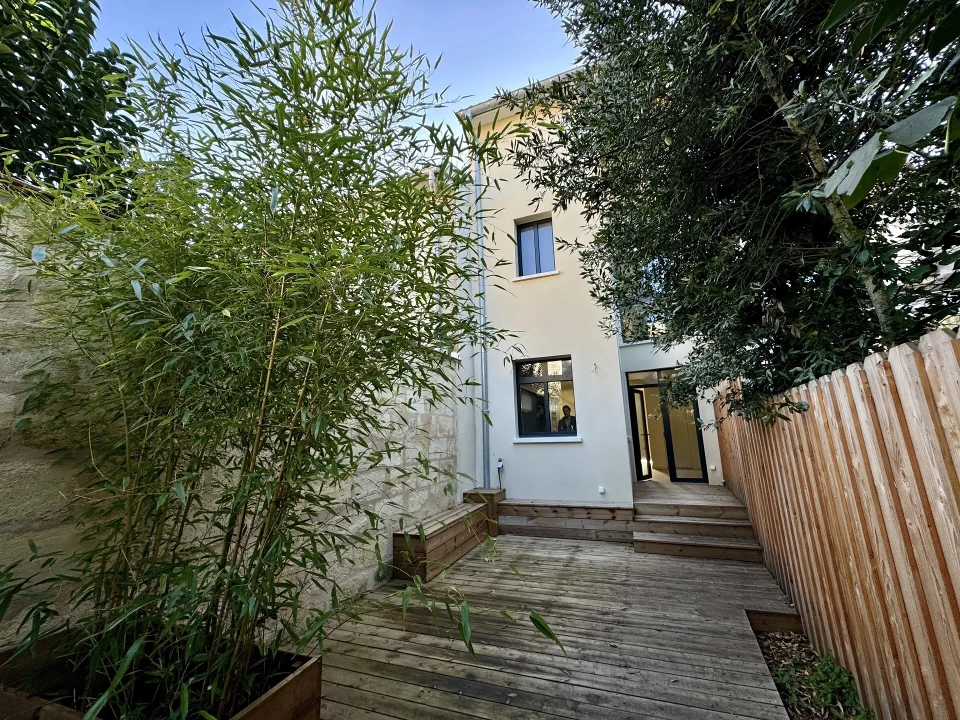 Exterior photo 2