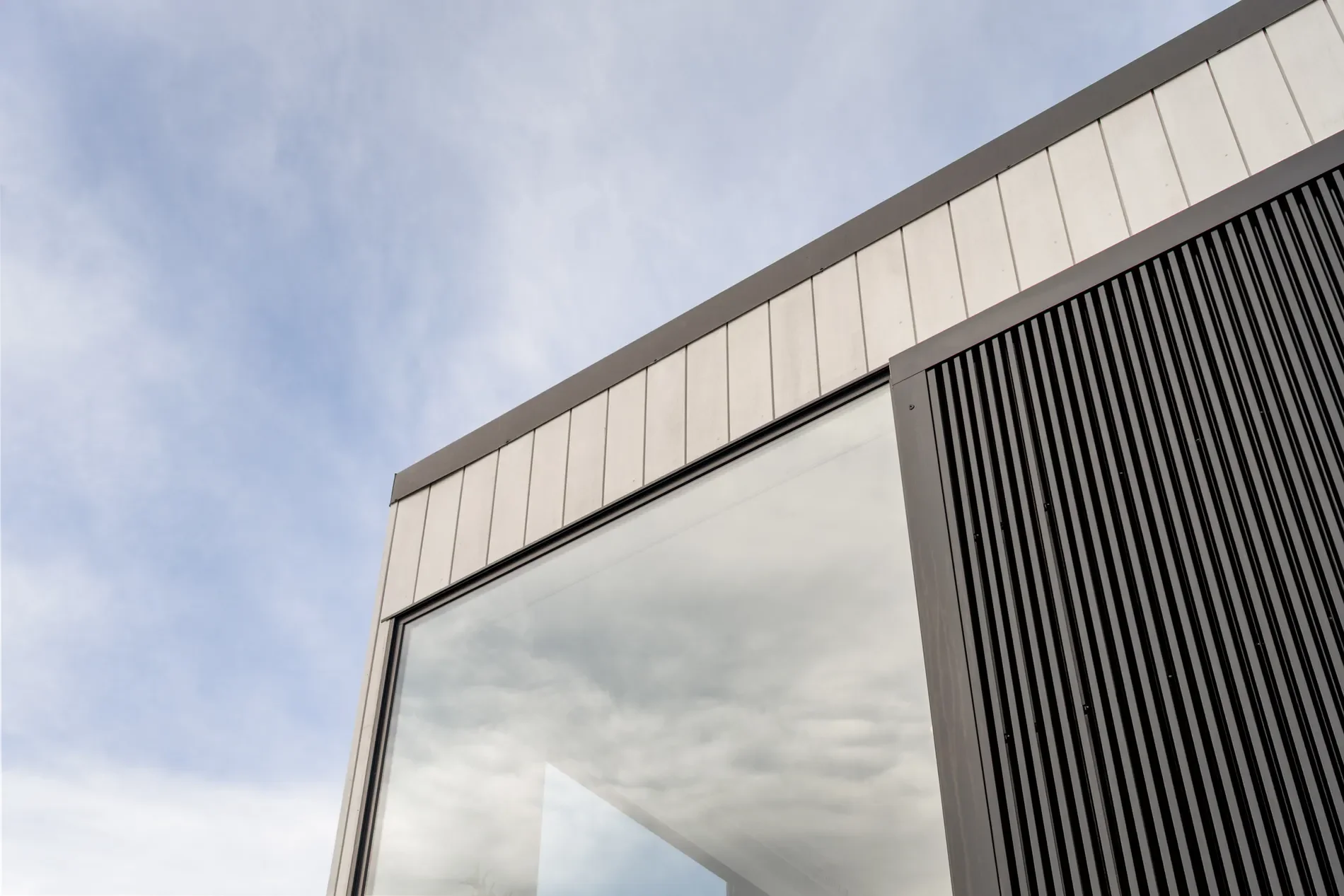Exterior photo 3