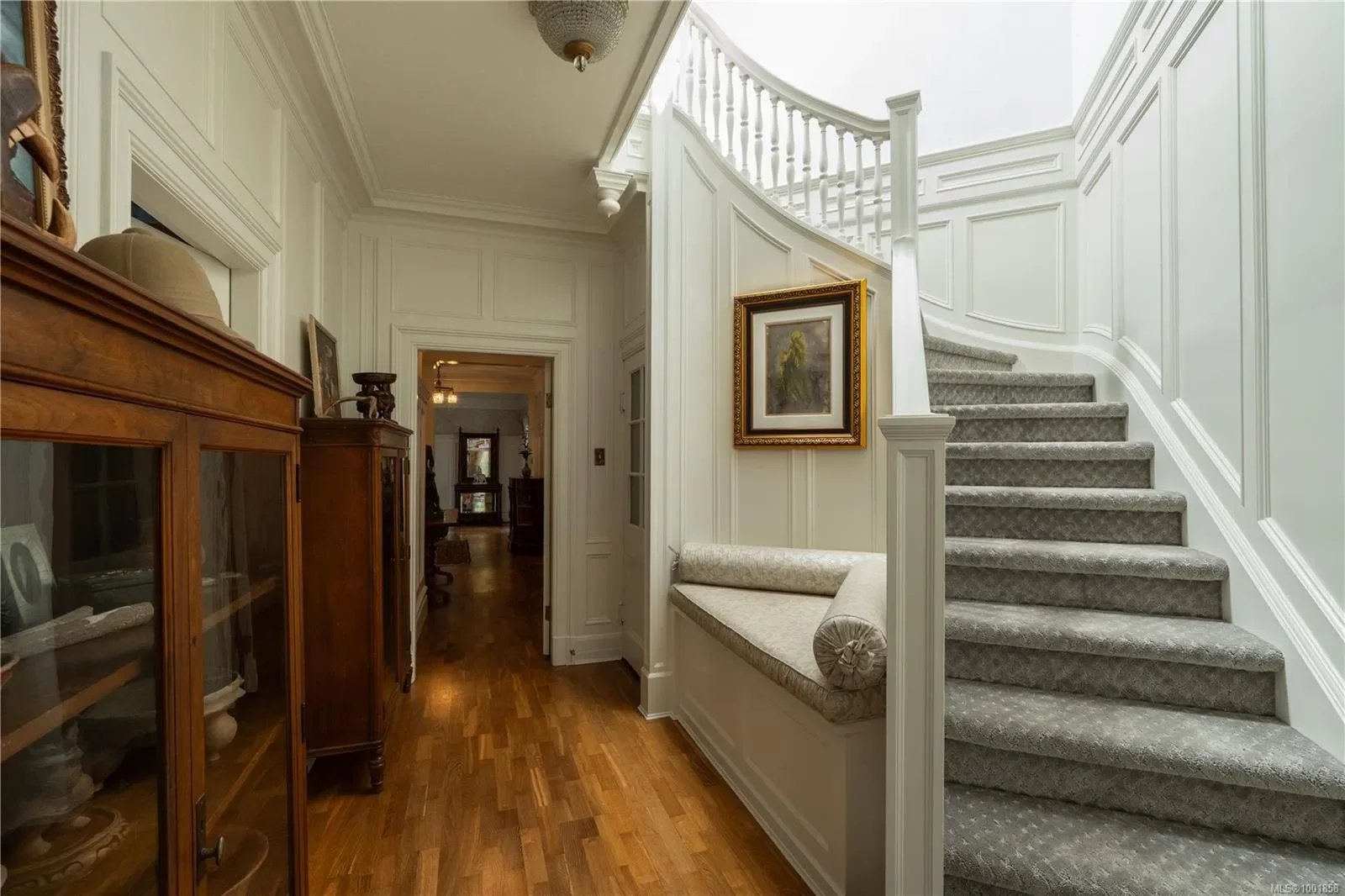 305 Denison Rd, Oak Bay, British Columbia, Canada. - Photo 32