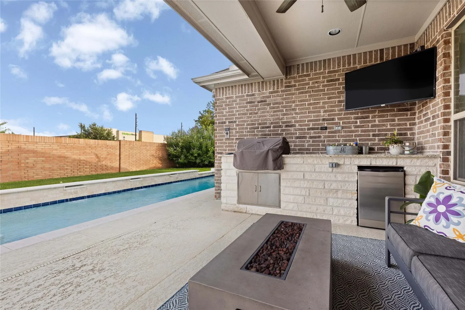 Exterior photo 10