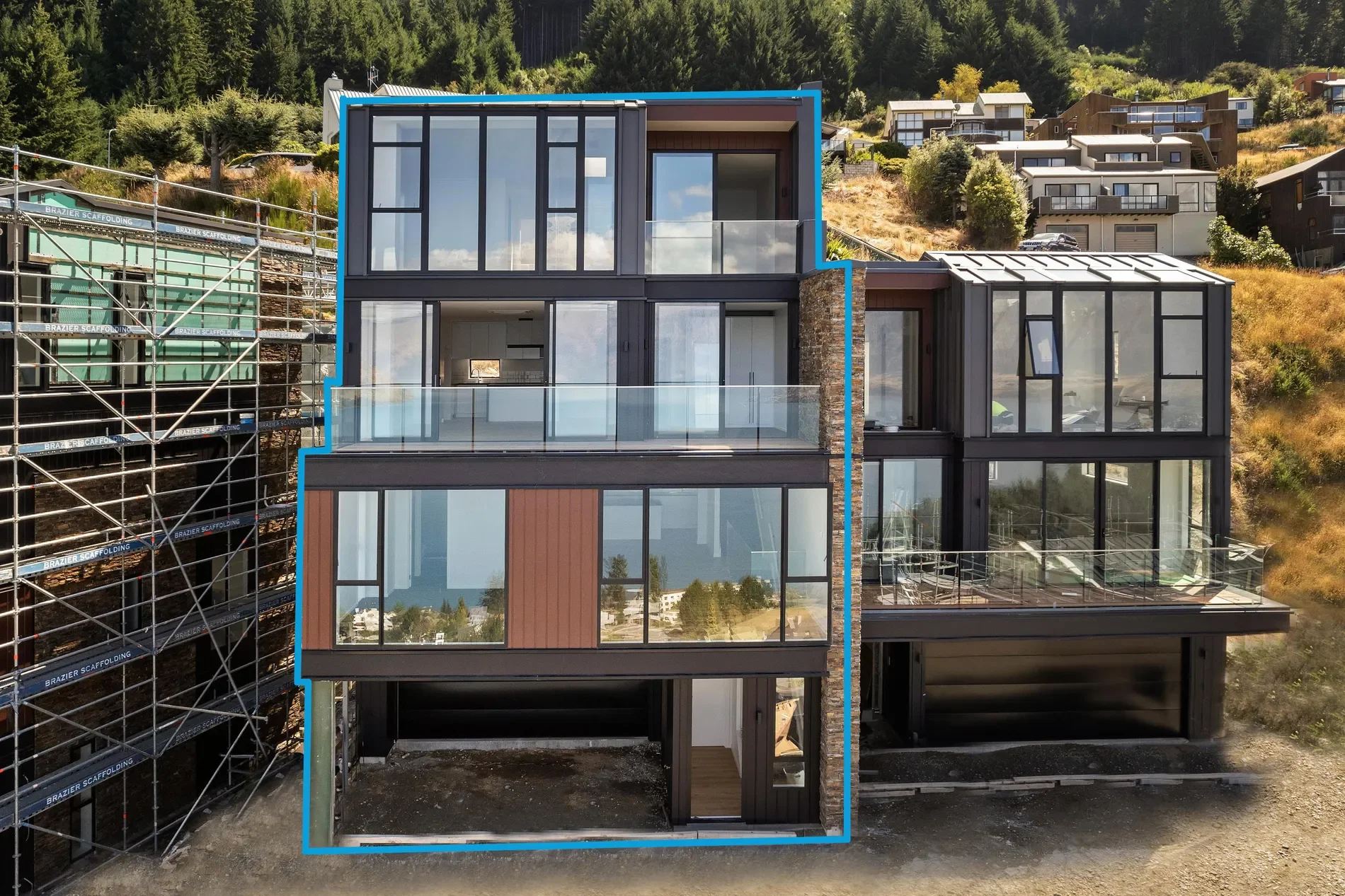 Exterior photo 2