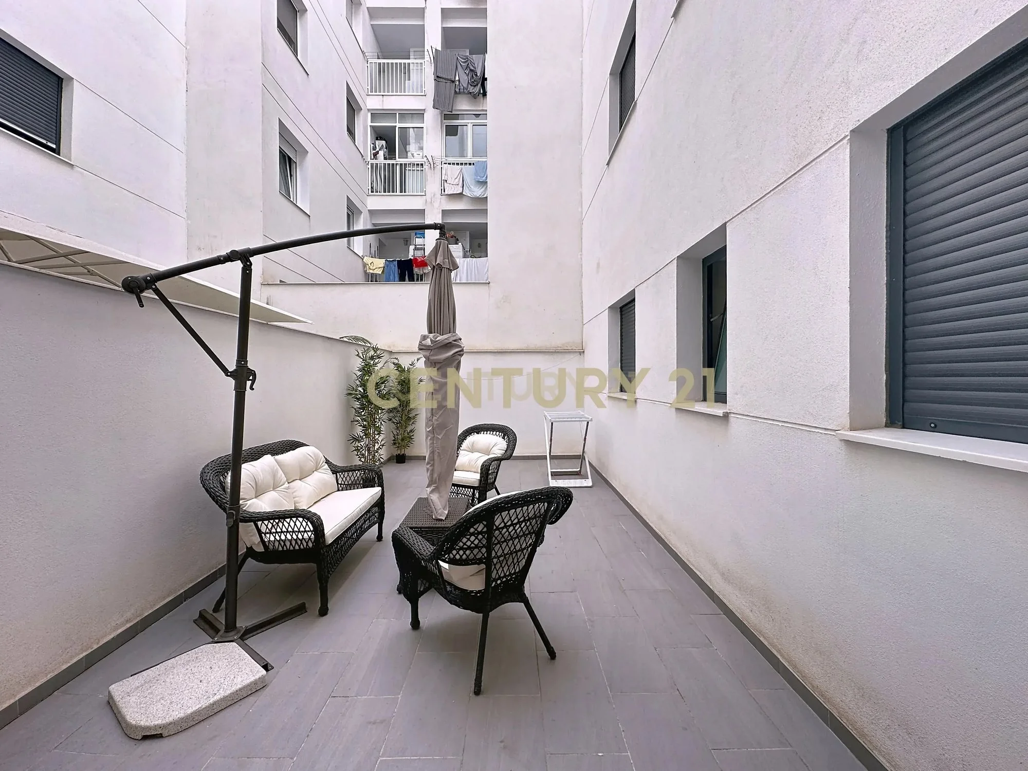 Exterior photo 5