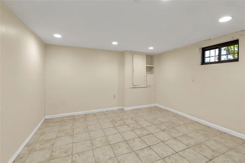 7653 268th Street, Glen Oaks, NY 11040, New York, New York, United States. - Photo 8