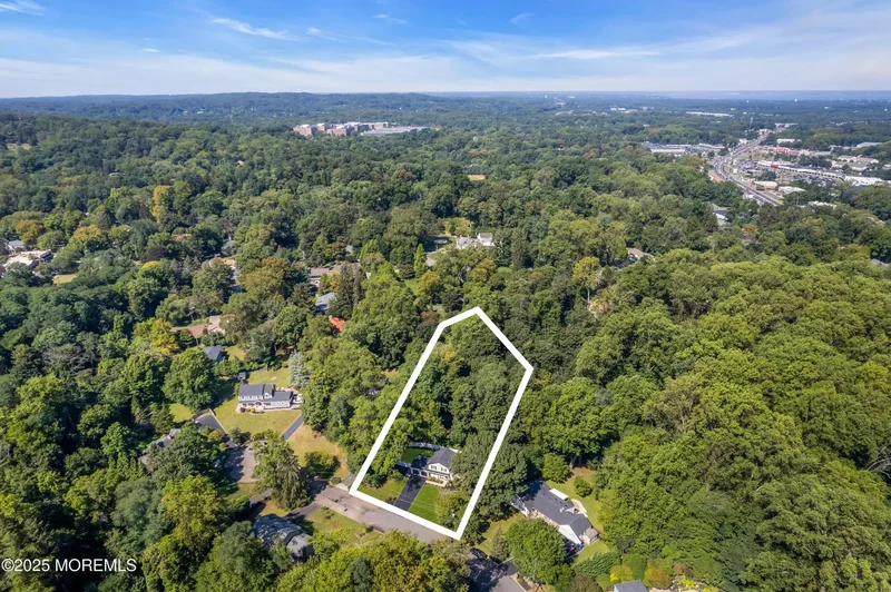 17 Winding Brook Way, Middletown, NJ 07748, North Middletown, New Jersey, United States. - Photo 36