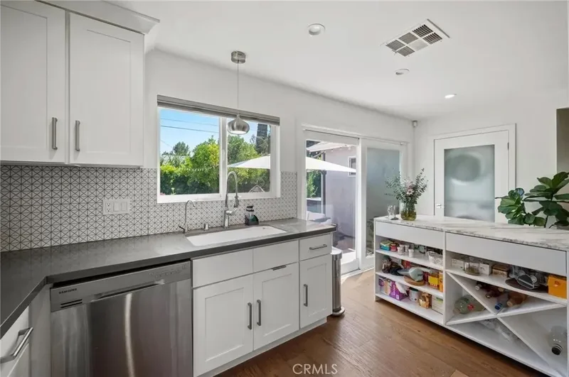 17642 Calvert Street, Los Angeles, California, United States. - Photo 14