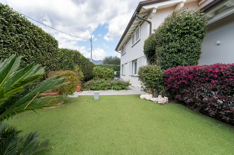 Via Martiri della Sassaia, Forte dei Marmi, Tuscany, Italy. - Photo 41