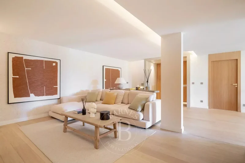 52 Avenue du Roi Albert 1er, Cannes, Provence-Alpes-Côte d'Azur, France. - Photo 12