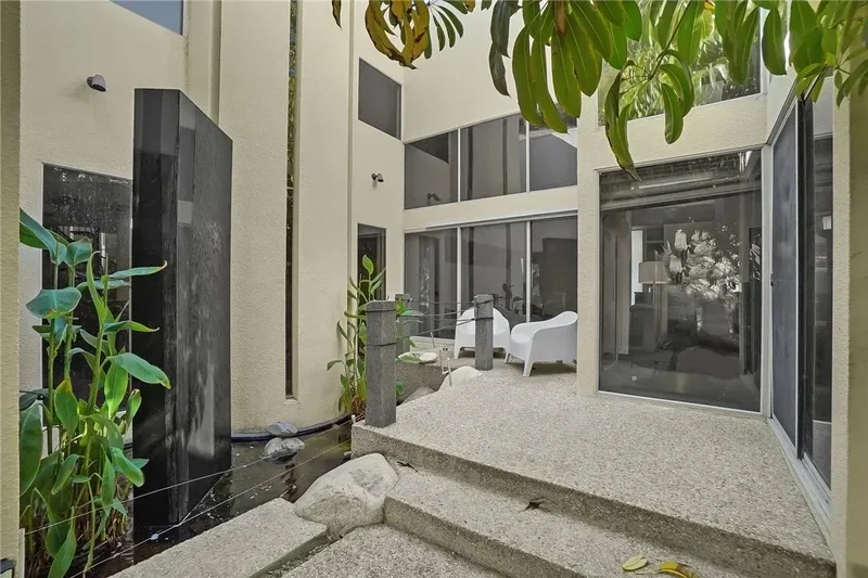 3016 Dona Susana Drive, Los Angeles, California, United States. - Photo 19