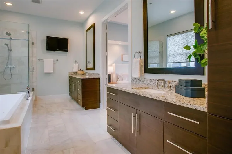 381 E Greenbriar Lane 804, Dallas, Texas, United States. - Photo 22