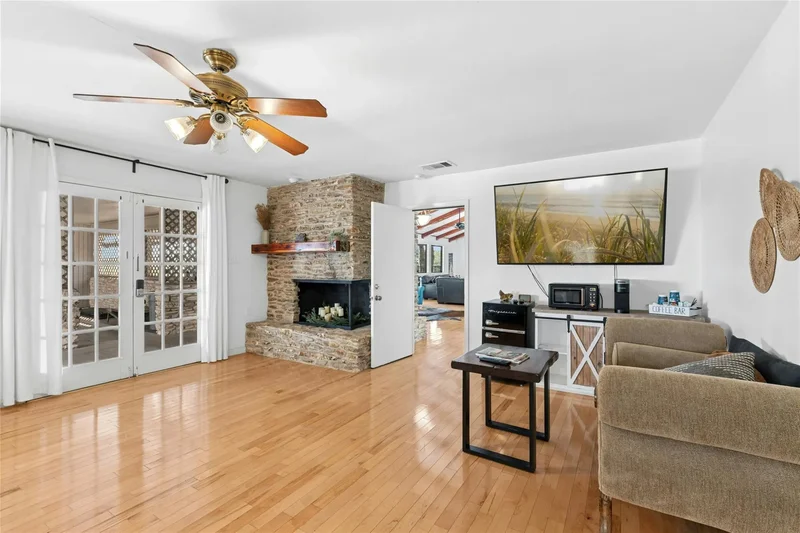 Single Family Residence in Dripping Springs