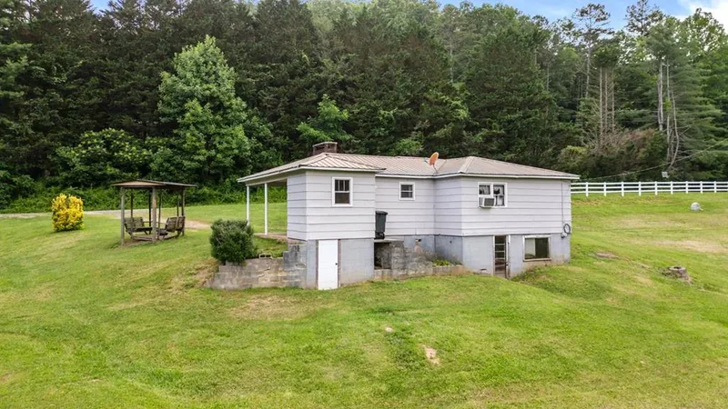 1615 East Vineyard Road, Hayesville, NC 28904, Hayesville, North Carolina, United States. - Photo 52