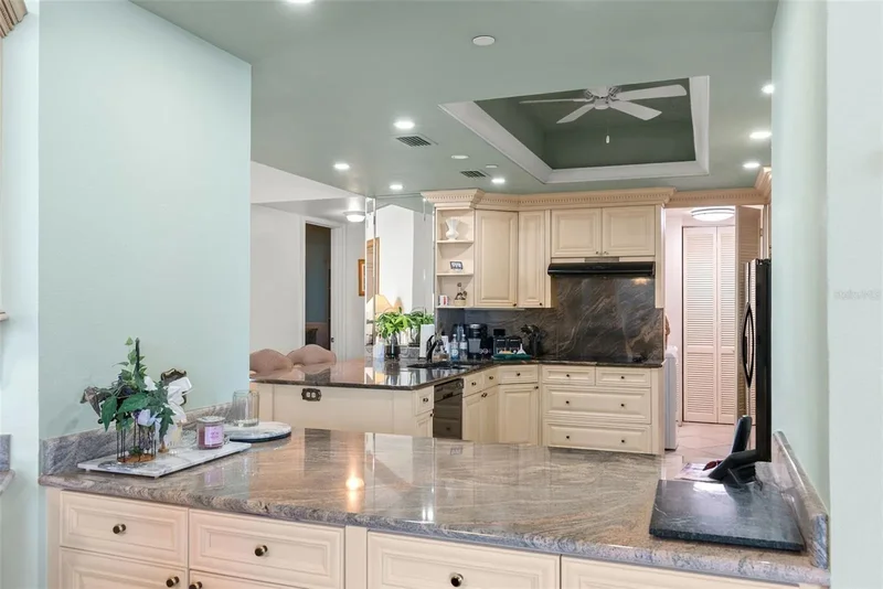 1560 GULF BOULEVARD 602, Clearwater, Florida, United States. - Photo 13