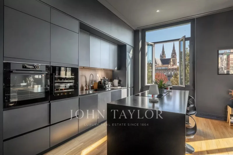 CHARTRONS - APARTMENT WITH TERRACE - CO-EXCLUSIVITY JOHN TAYLOR