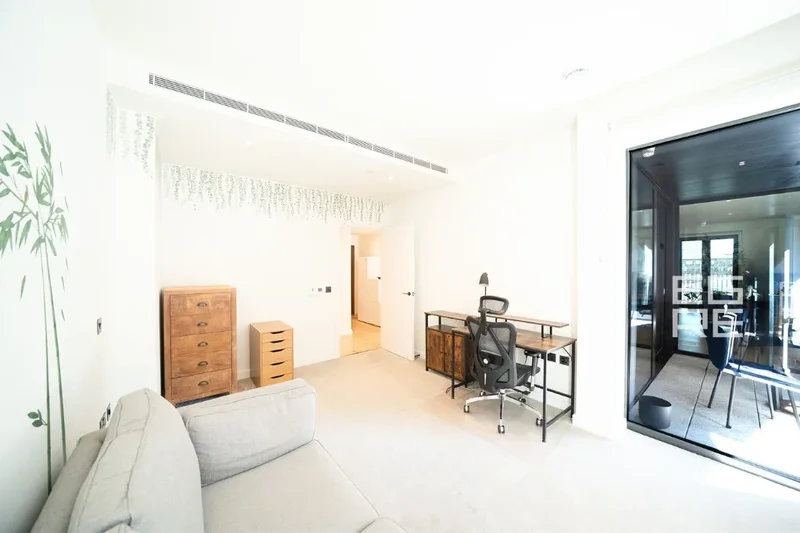 Clarendon Court, London, England, United Kingdom. - Photo 13