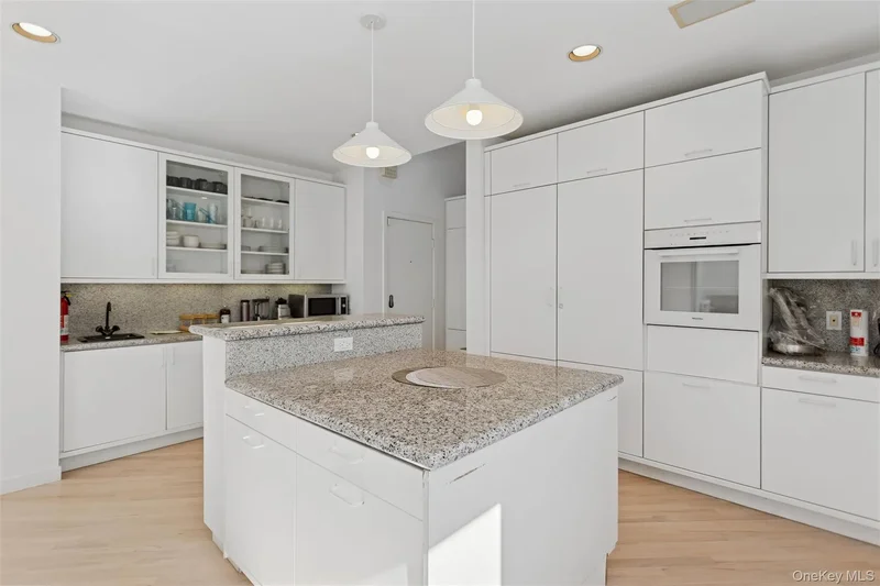 40 Fulton Avenue, Atlantic Beach, New York, United States. - Photo 22