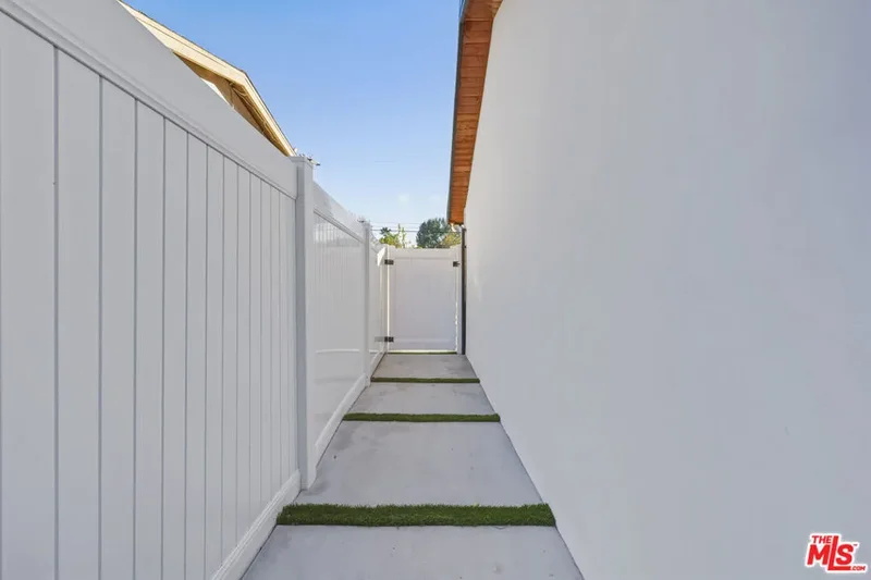 16823 Valerio Street, Los Angeles, California, United States. - Photo 21