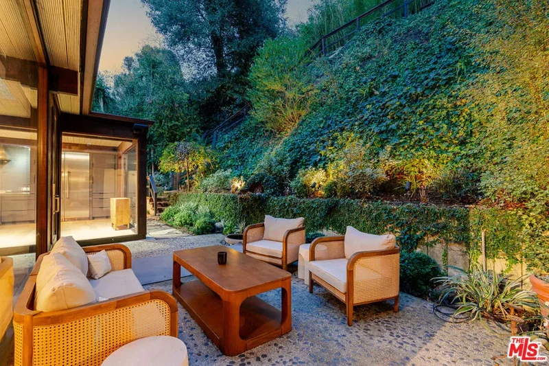 9624 Yoakum Drive, Beverly Hills, California, United States. - Photo 40