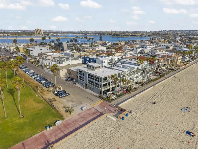 2999 Ocean Front Walk 2, San Diego, California, United States. - Photo 16
