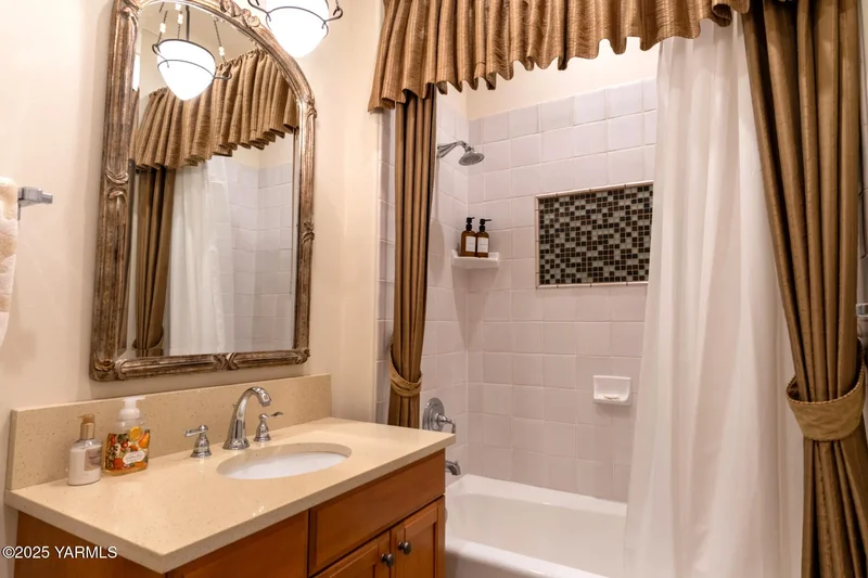 305 Mountain Shadows Pl, Yakima, WA, 98908, USA, Yakima, Washington, United States. - Photo 32