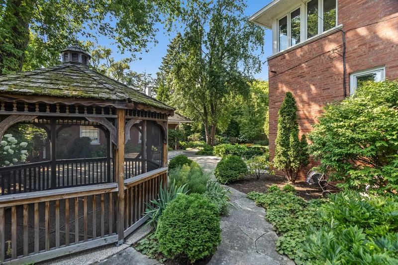 2528 Sheridan Road , Evanston, IL 60201, Evanston, Illinois, United States. - Photo 51