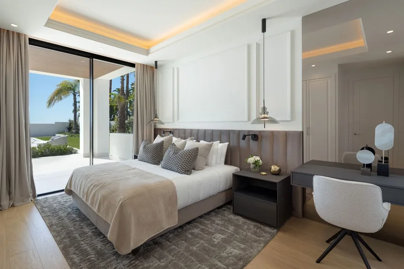 Contemporary 7-suite luxury villa in Marbella