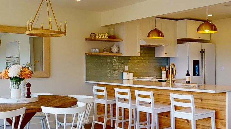 405 S Fletcher Road, Gibsons, British Columbia, Canada. - Photo 3