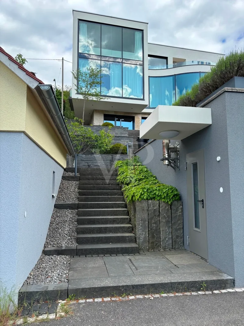 Unique architecture with spectacular views and modern amenities
