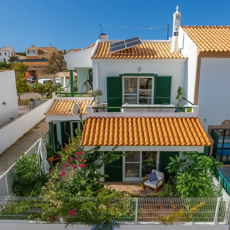 Corner House with Sea Views in Armação de Pêra