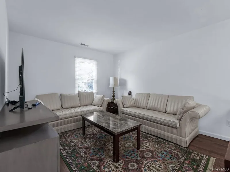 15 Fairway Circle S #15, Manhasset, NY 11030, Manhasset, New York, United States. - Photo 29