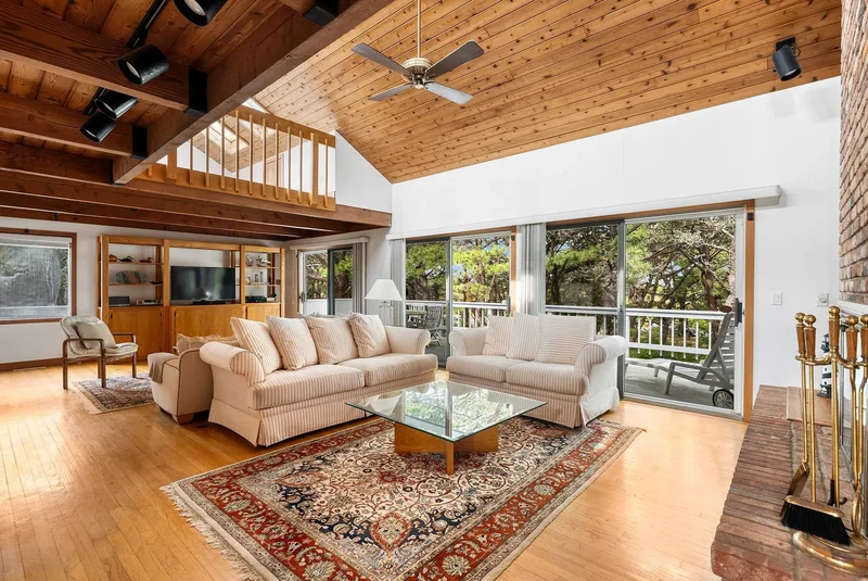 Cranberry Hole Road, Amagansett, New York, United States. - Photo 16