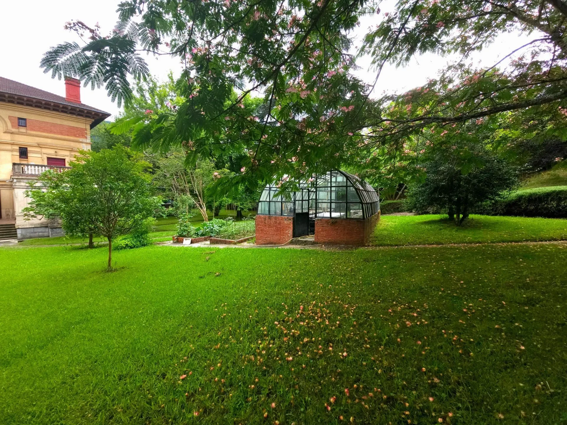 Exterior photo 10